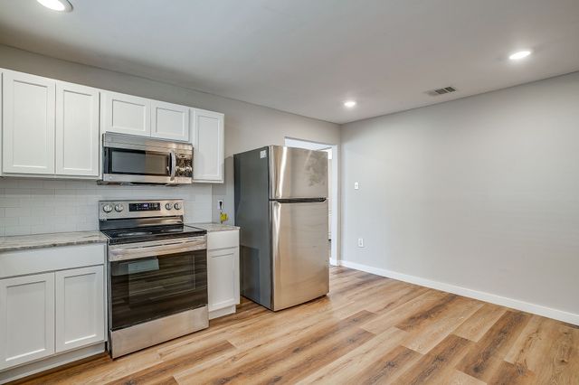 1212 Campbelton Street, Bellmead, TX 76705