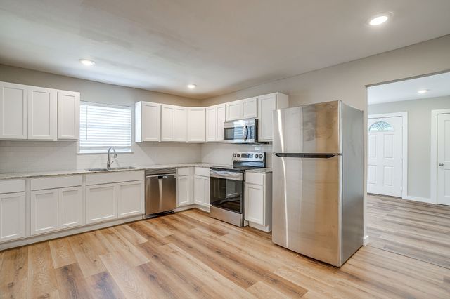 1212 Campbelton Street, Bellmead, TX 76705