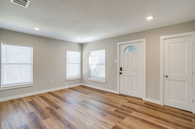 1212 Campbelton Street, Bellmead, TX 76705