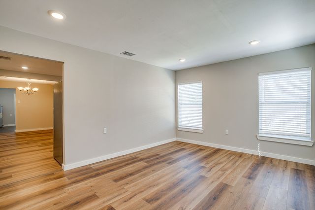 1212 Campbelton Street, Bellmead, TX 76705