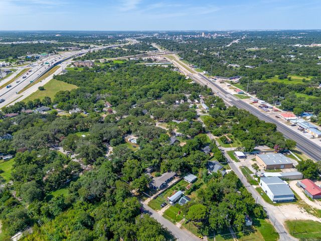 1212 Campbelton Street, Bellmead, TX 76705