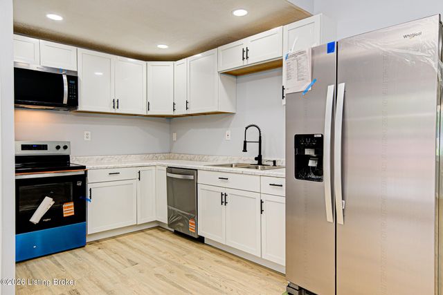 7301 Watson Ln, Louisville, KY 40272