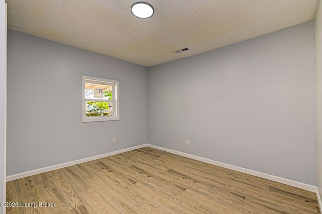 7301 Watson Ln, Louisville, KY 40272