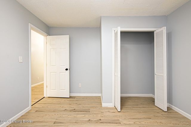 7301 Watson Ln, Louisville, KY 40272