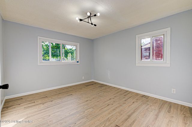 7301 Watson Ln, Louisville, KY 40272