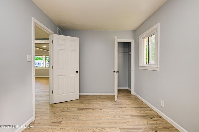 7301 Watson Ln, Louisville, KY 40272