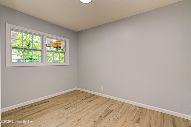 7301 Watson Ln, Louisville, KY 40272