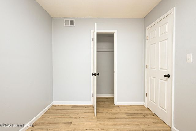 7301 Watson Ln, Louisville, KY 40272