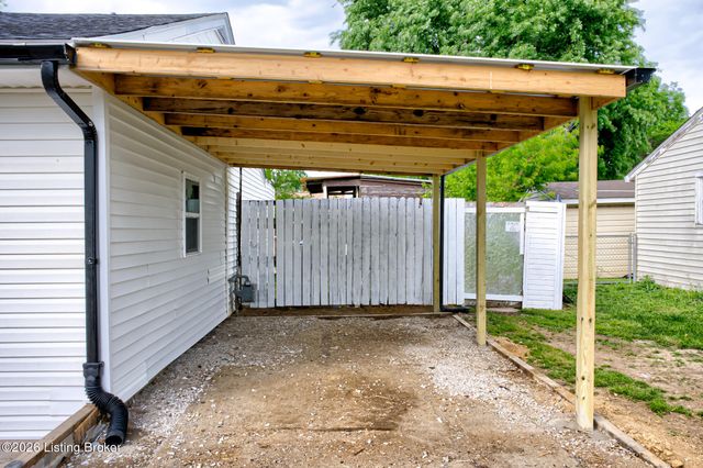 7301 Watson Ln, Louisville, KY 40272