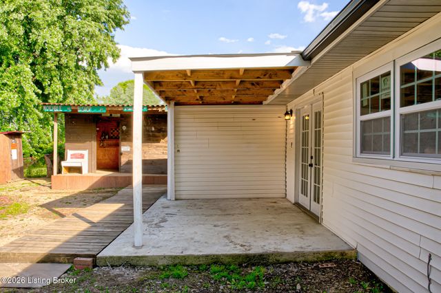 7301 Watson Ln, Louisville, KY 40272