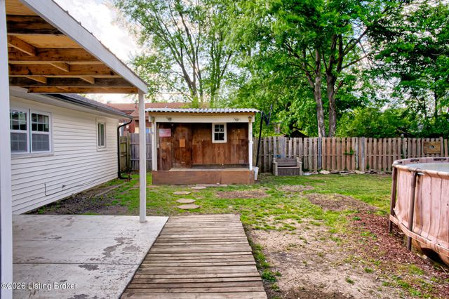 7301 Watson Ln, Louisville, KY 40272