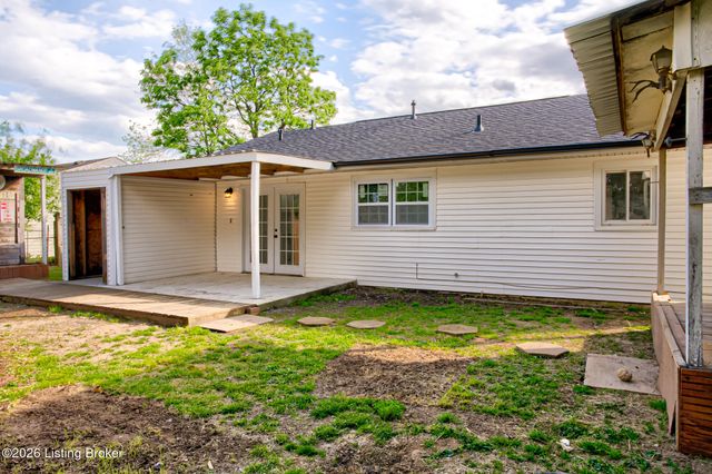 7301 Watson Ln, Louisville, KY 40272