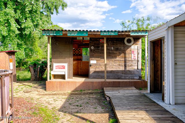 7301 Watson Ln, Louisville, KY 40272