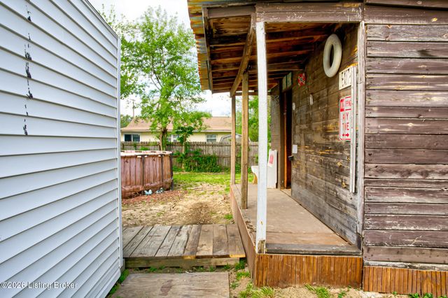 7301 Watson Ln, Louisville, KY 40272