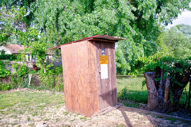 7301 Watson Ln, Louisville, KY 40272