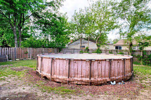 7301 Watson Ln, Louisville, KY 40272