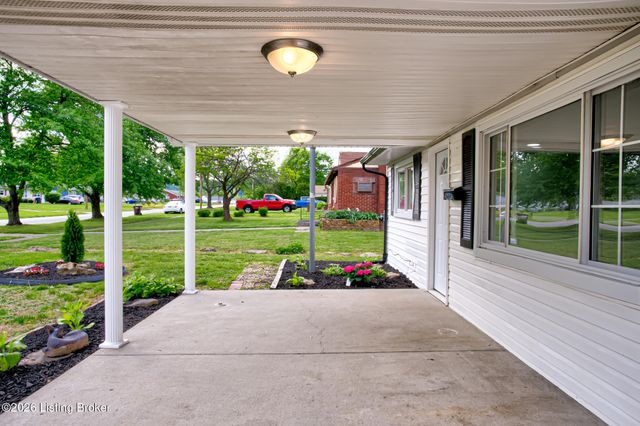 7301 Watson Ln, Louisville, KY 40272