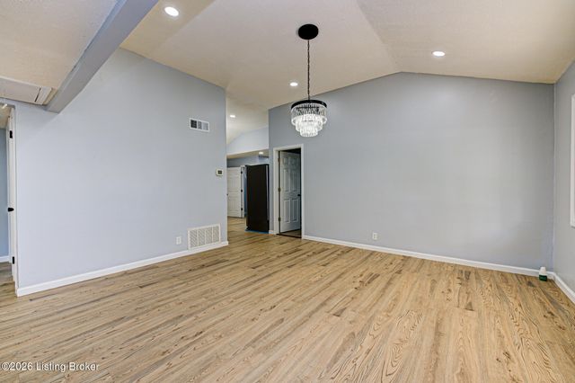 7301 Watson Ln, Louisville, KY 40272