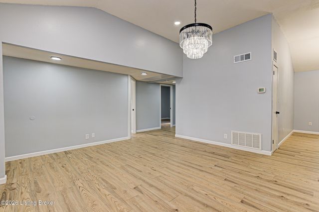 7301 Watson Ln, Louisville, KY 40272