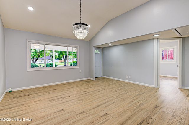 7301 Watson Ln, Louisville, KY 40272