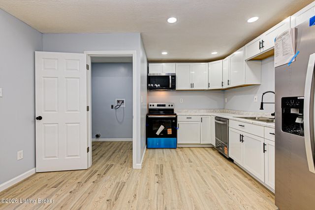 7301 Watson Ln, Louisville, KY 40272