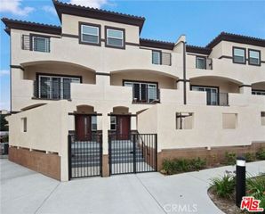 904 Warwick Avenue, Thousand Oaks, CA 91360