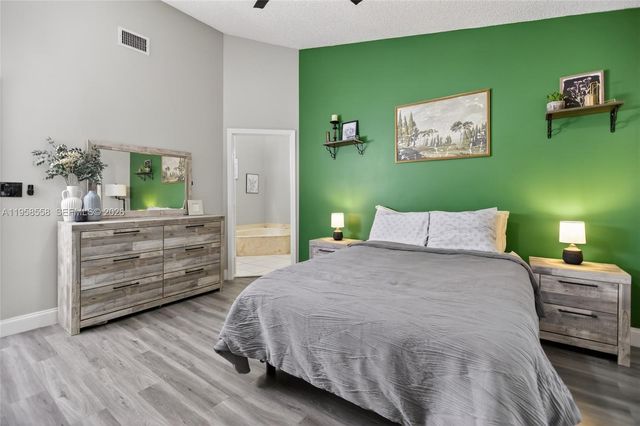 8864 NW 189th Ter, Hialeah, FL 33018