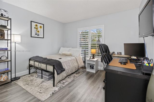 8864 NW 189th Ter, Hialeah, FL 33018