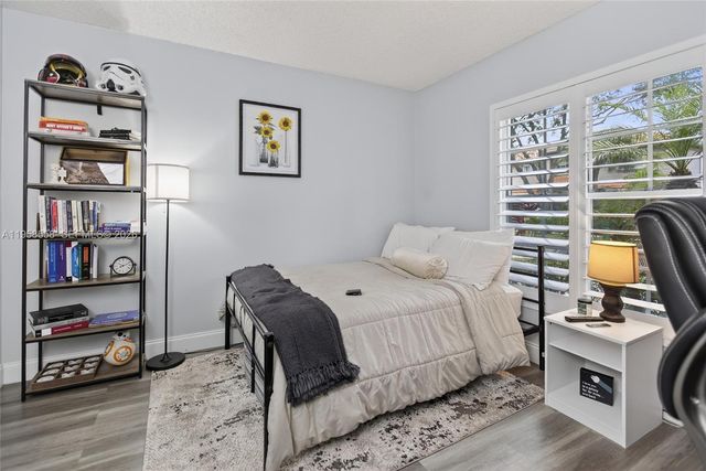 8864 NW 189th Ter, Hialeah, FL 33018