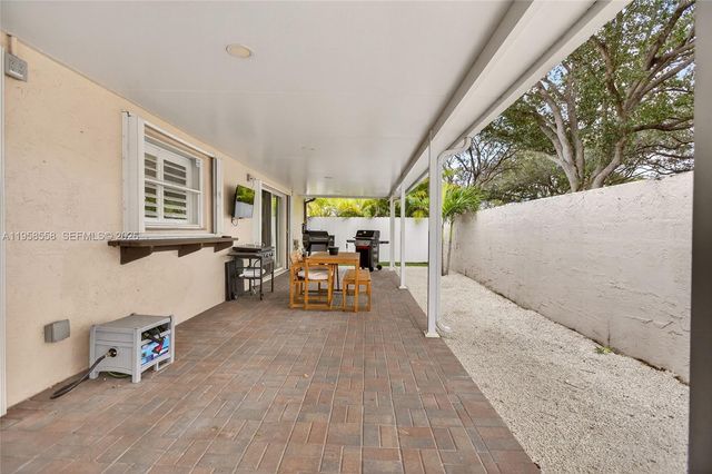 8864 NW 189th Ter, Hialeah, FL 33018