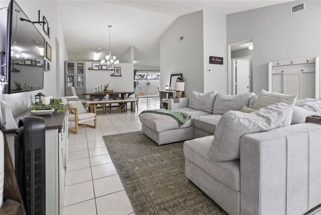 8864 NW 189th Ter, Hialeah, FL 33018