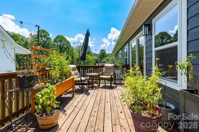 206 Padgettown Road, Black Mountain, NC 28711