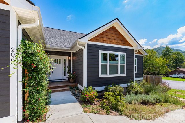 206 Padgettown Road, Black Mountain, NC 28711