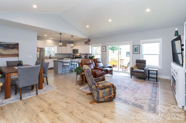 206 Padgettown Road, Black Mountain, NC 28711