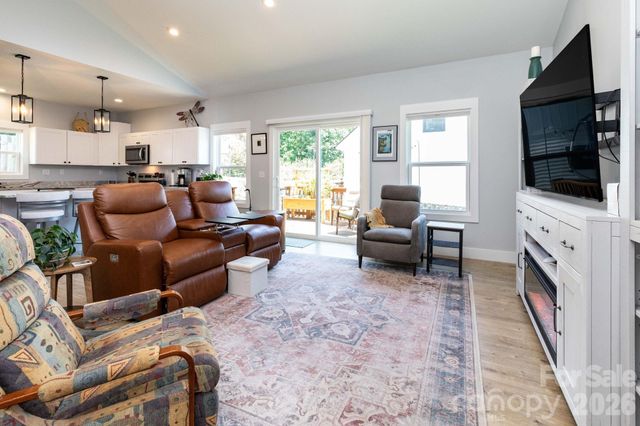 206 Padgettown Road, Black Mountain, NC 28711