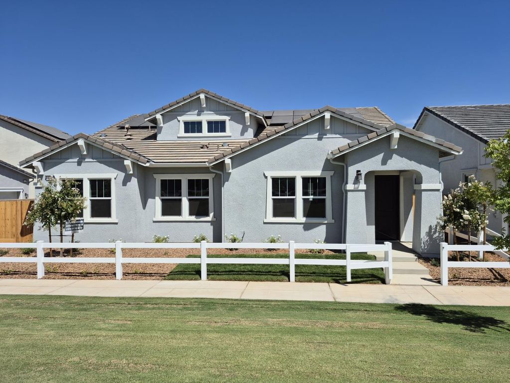 332 Peters Lane S, Madera, CA 93636
