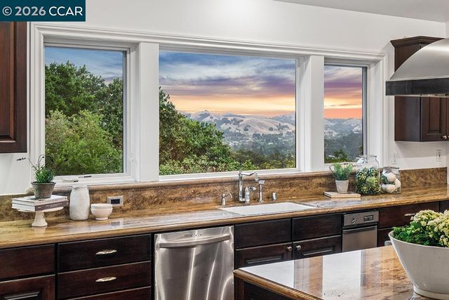 21 Nemea Ln, Lafayette, CA 94549