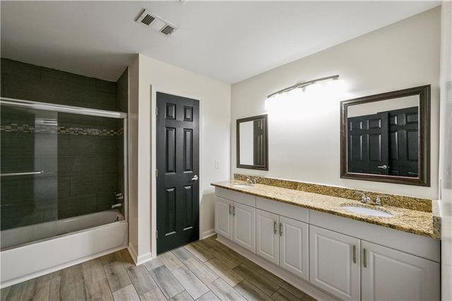 240 W Lake NW Drive, Atlanta, GA 30314