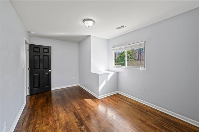 240 W Lake NW Drive, Atlanta, GA 30314