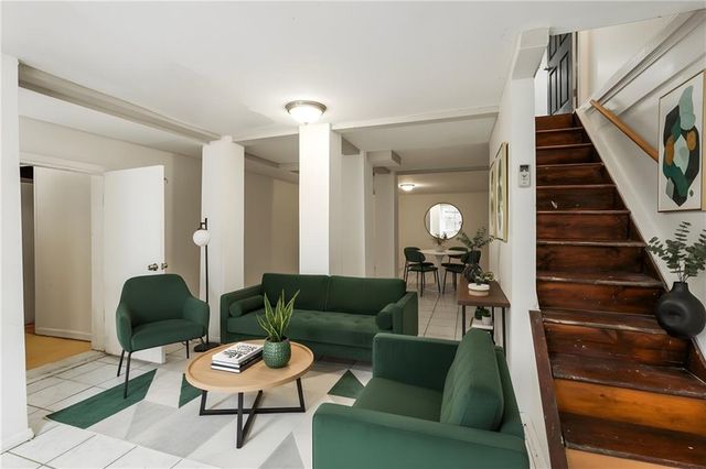 240 W Lake NW Drive, Atlanta, GA 30314