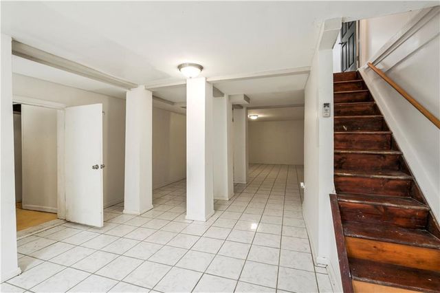 240 W Lake NW Drive, Atlanta, GA 30314