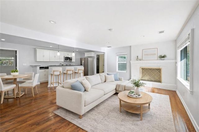 240 W Lake NW Drive, Atlanta, GA 30314