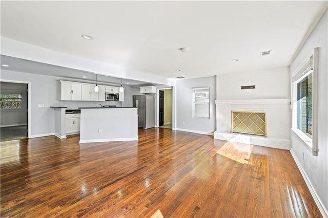 240 W Lake NW Drive, Atlanta, GA 30314