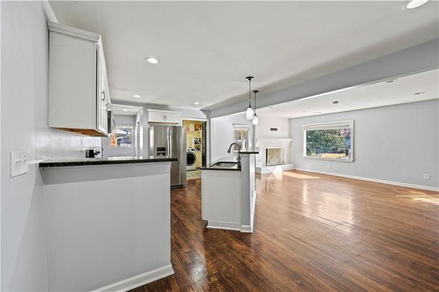 240 W Lake NW Drive, Atlanta, GA 30314