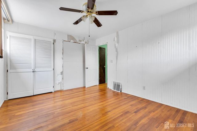 106 Kendall Drive, Sayreville, NJ 08859