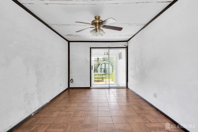 106 Kendall Drive, Sayreville, NJ 08859