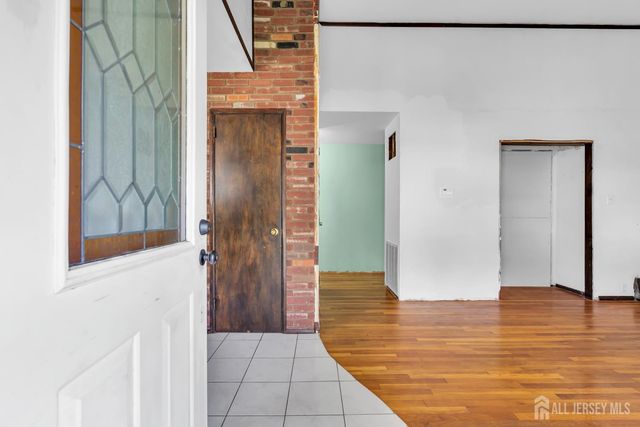 106 Kendall Drive, Sayreville, NJ 08859