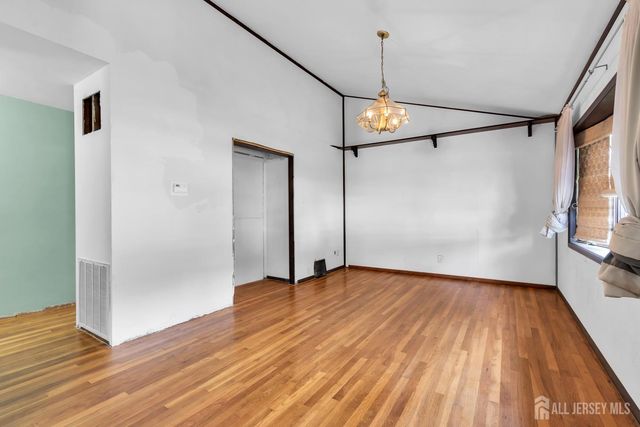 106 Kendall Drive, Sayreville, NJ 08859