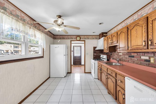 106 Kendall Drive, Sayreville, NJ 08859