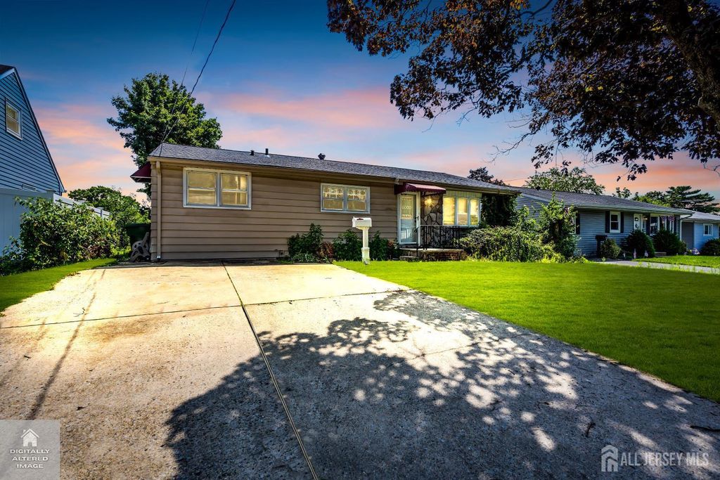 106 Kendall Drive, Sayreville, NJ 08859